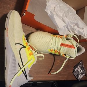 Nike air zoom Pegasus size 8.5 barley volt